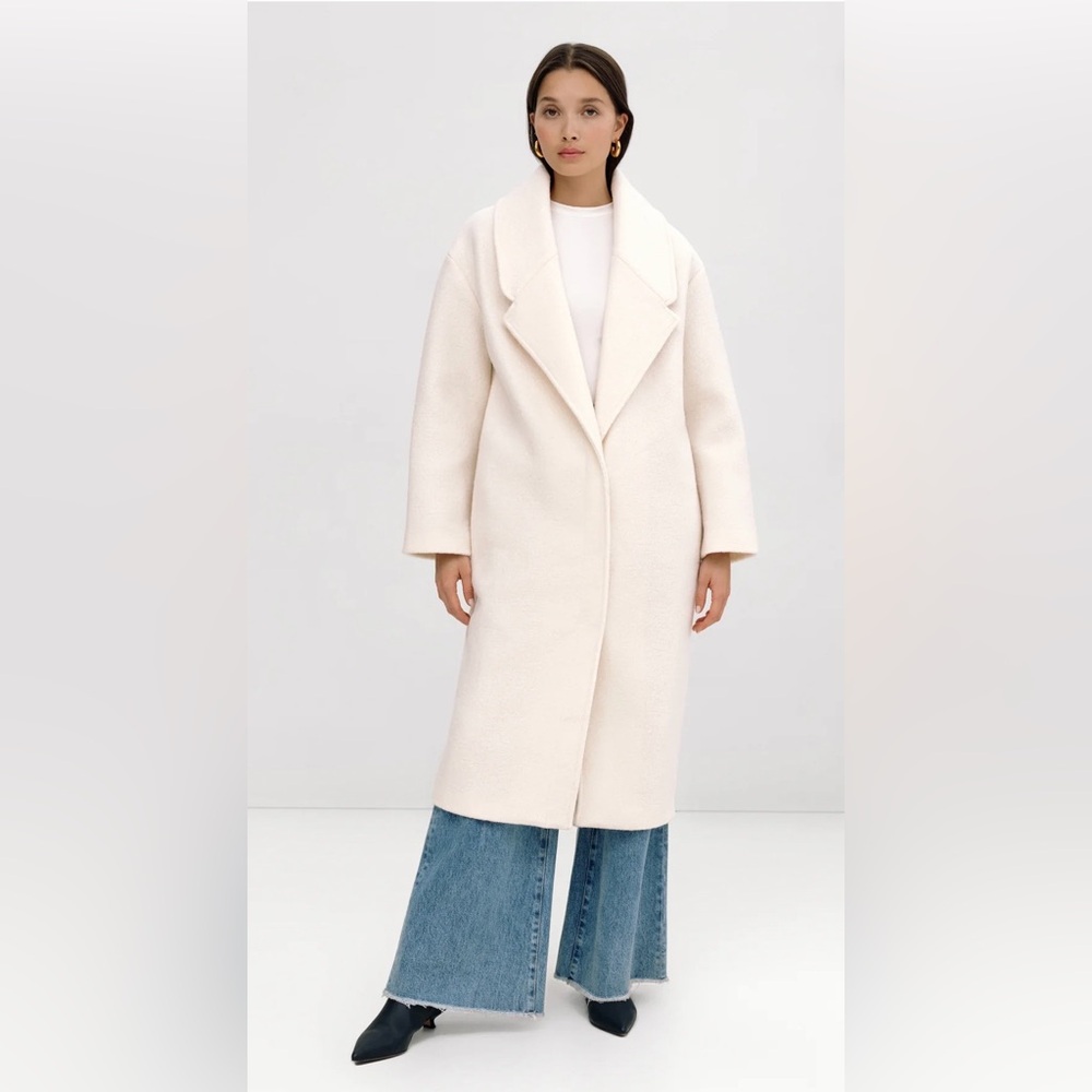 Elegant Cream Teddy Jacket - Picture 2 of 7